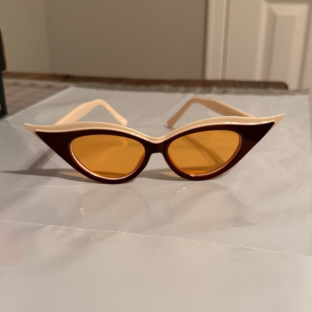 Vintage-Inspired Cat Eye Sunglasses in Brown & Cream